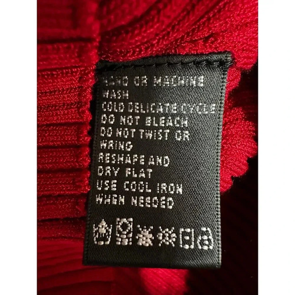NWT August Silk Red Silk Blend Ribbed Long Sleeve Tight Fit Turtleneck (Medium) - Picture 5 of 7